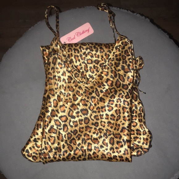 Leopard print robe & sleepware bundle… - Picture 3 of 3